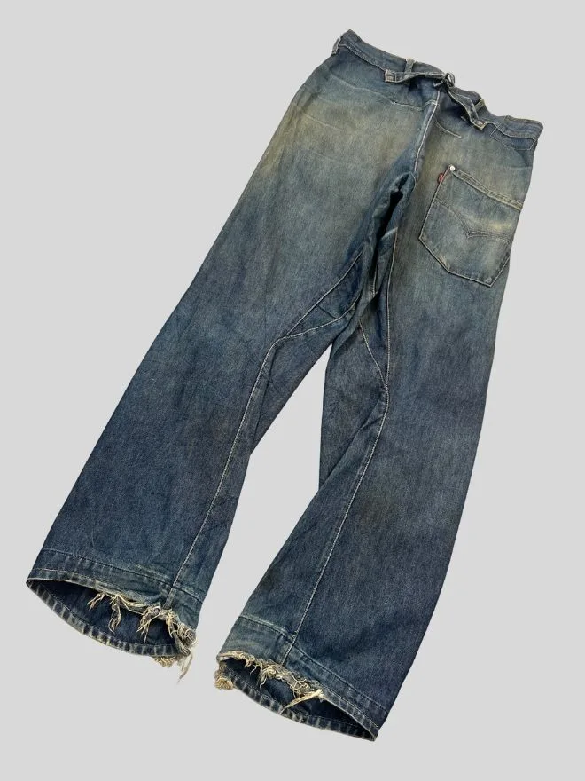 Vintage Levi’s Engineer Denim Jeans with Buckle Belt – Size 34 (US) / 50 (EU)